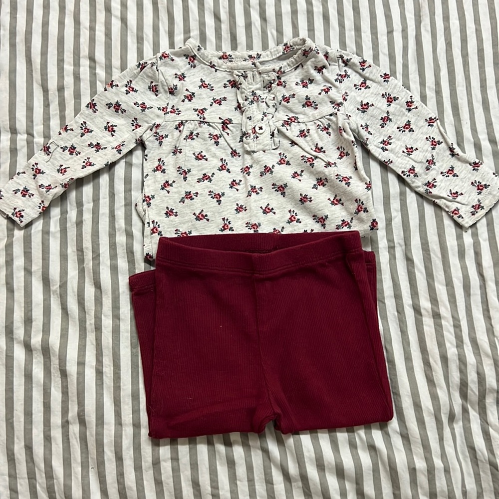 Carter’s long sleeve onesie set. 6 months.